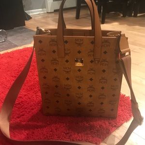 MCM SMALL KLASSIK TOTE IN VISETOS COGNAC
